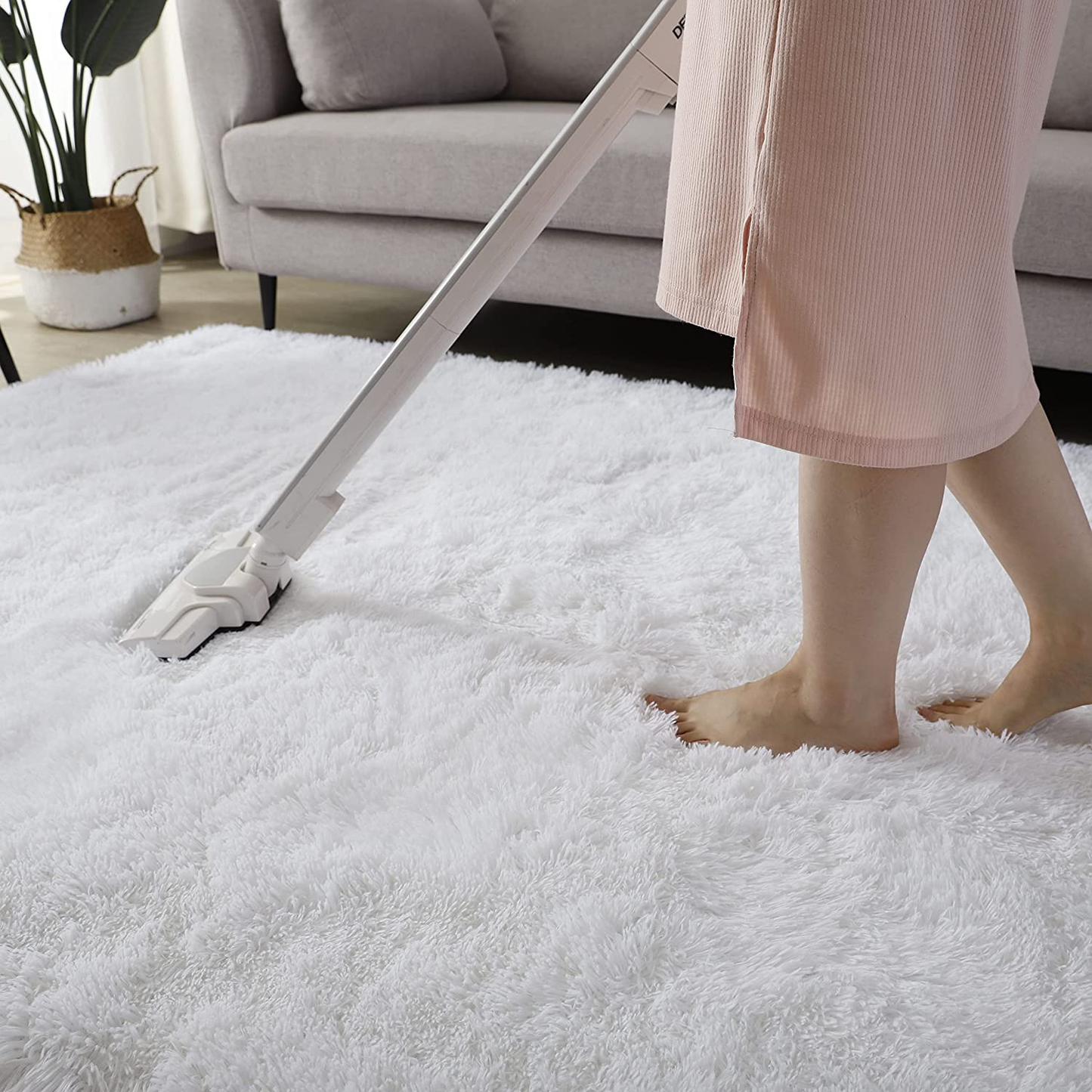 GKLUCKIN Shag Ultra Soft Area Rug, Fluffy 6'X9' Black Rugs Fuzzy Indoor Large Faux Fur Rugs Non-Skid Furry Carpets for Living Room Bedroom Nursery Kids Playroom Decor