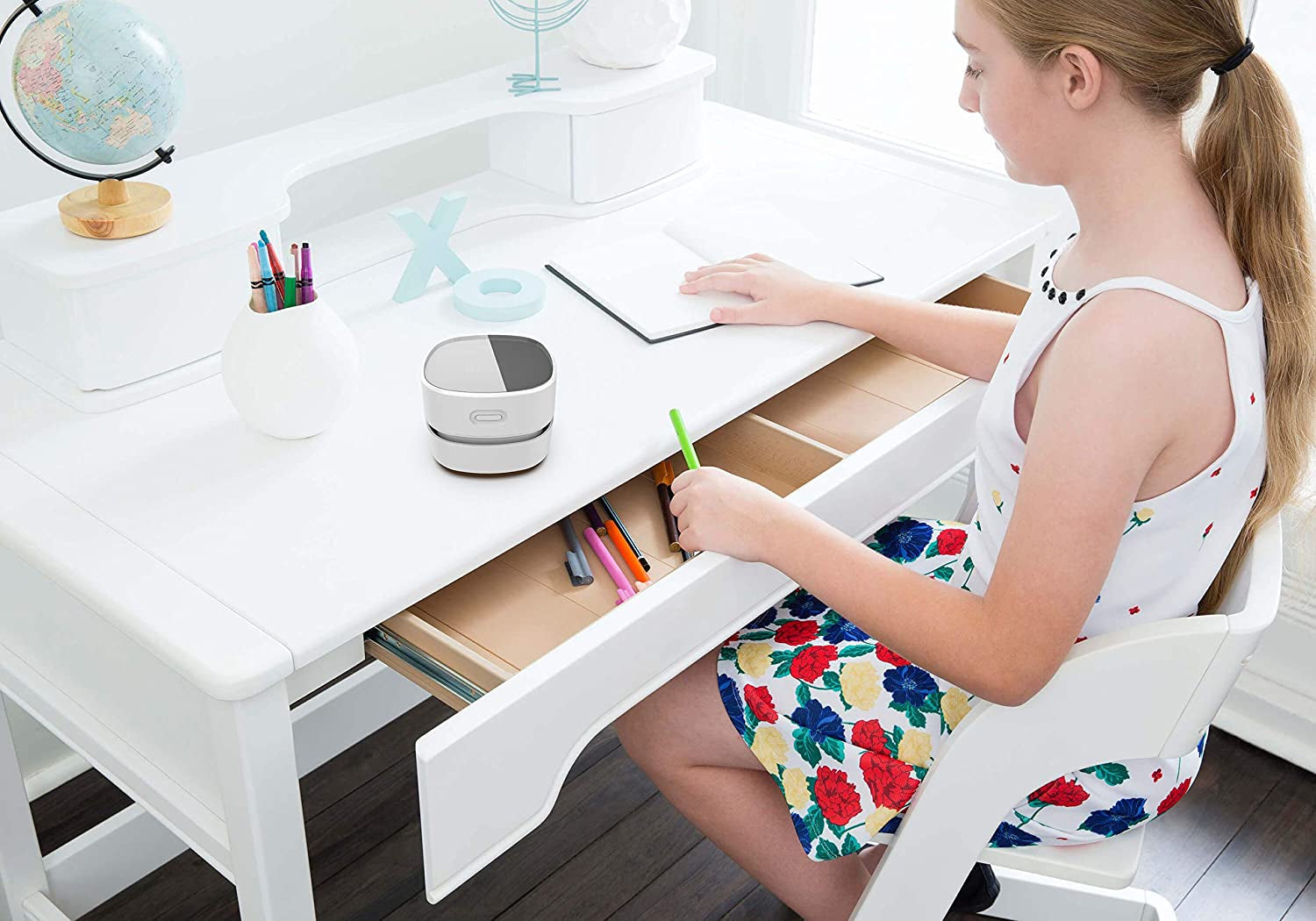  Desktop Vacuum Cleaner, Mini Table dust Sweeper Energy Saving,High Endurance up to 90 mins,Cordless&360º Rotatable Design for Keyboard/Home/School/Office(White)