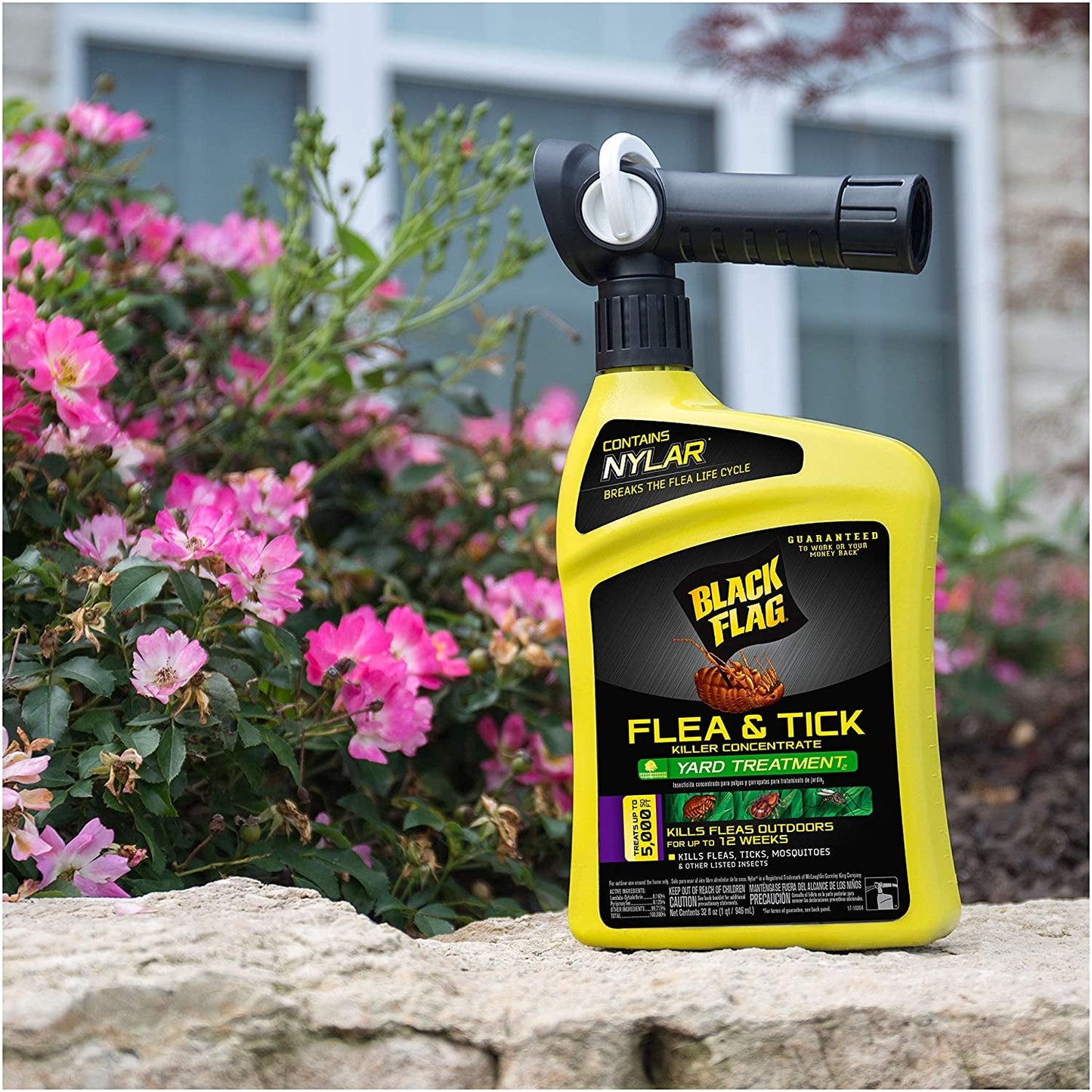 Black Flag Flea and Tick Killer Concentrate Yard Treatment, 32 Ounces, Ready To Spray, Quickflip Hose End Sprayer