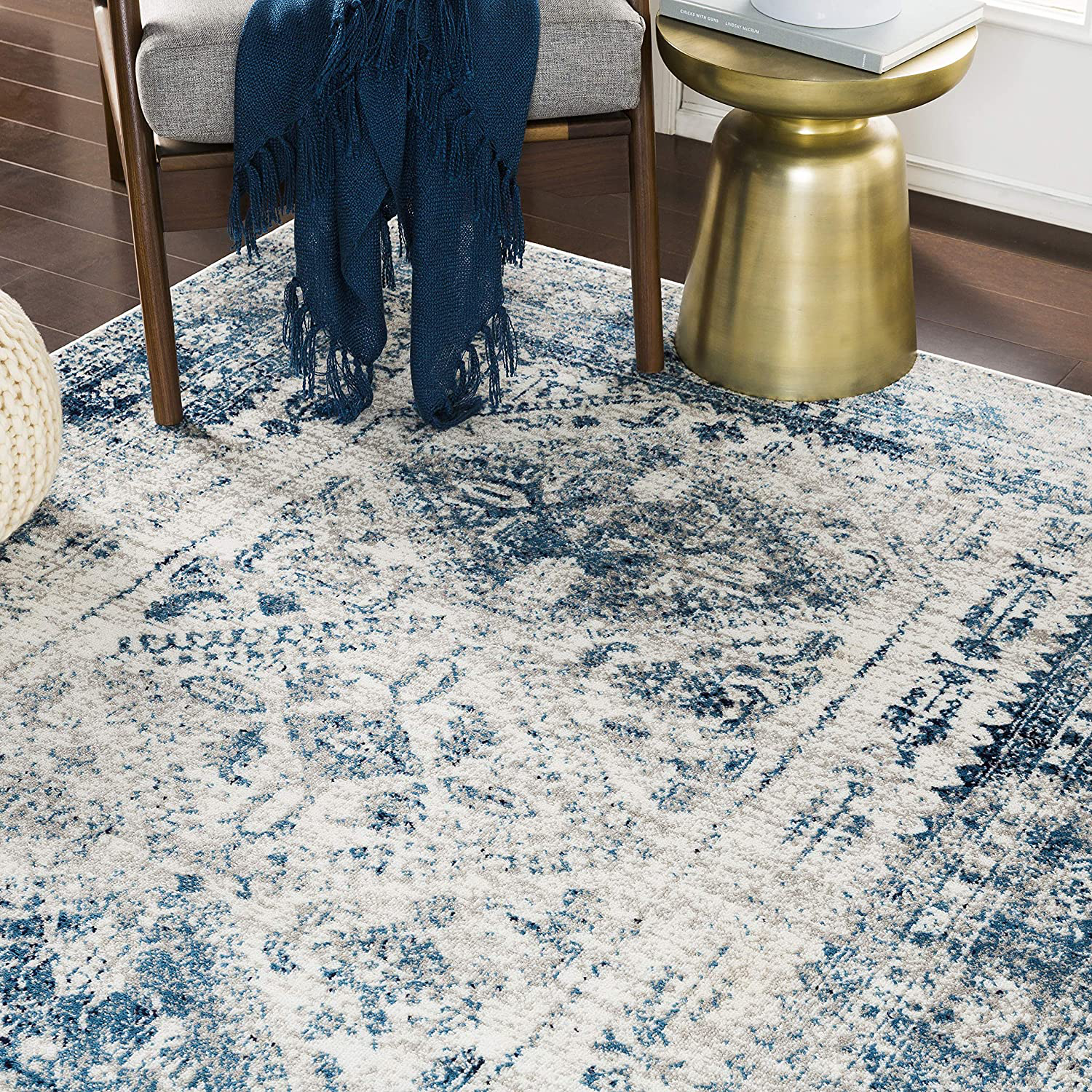 Artistic Weavers Desta Blue/White Area Rug, 5'3" Round