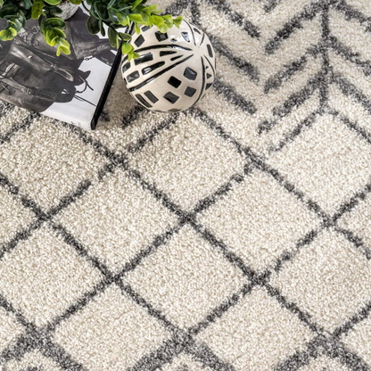 nuLOOM Kenzie Geometric Diamond Area Rug, 4' x 6', Off-white