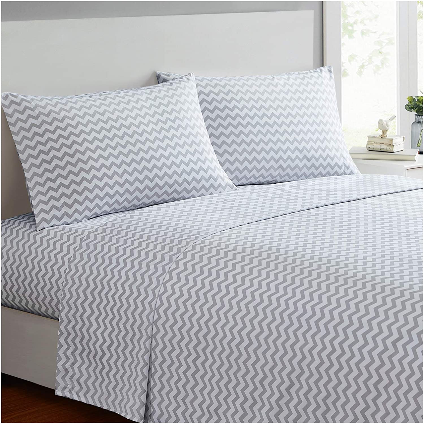 Mellanni Bed Sheet Set - Brushed Microfiber 1800 Bedding - Wrinkle, Fade, Stain Resistant - 3 Piece (Twin, Baby Blue)