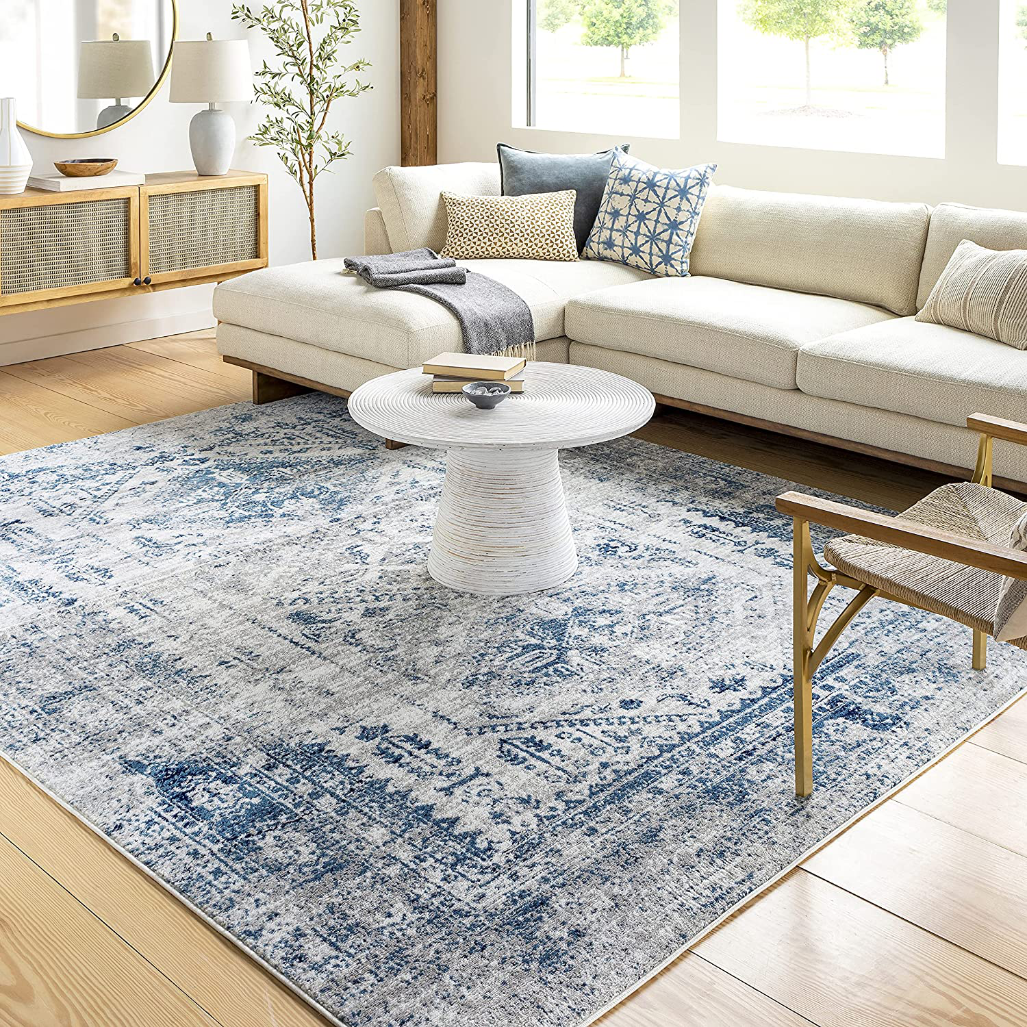 Artistic Weavers Desta Blue/White Area Rug, 5'3" Round