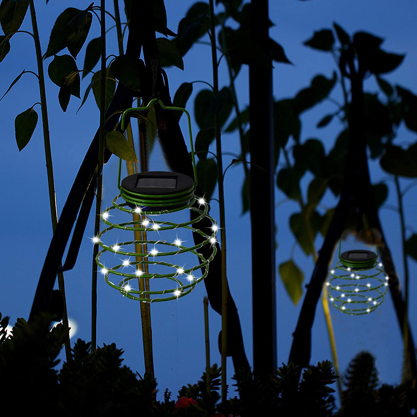 Roaming Light Solar Spiral LED Lanterns, Solar Garden Lights Outdoor Decorative Hanging Lights, Waterproof Pendant Light for Garden, Patio, Porch (Green)