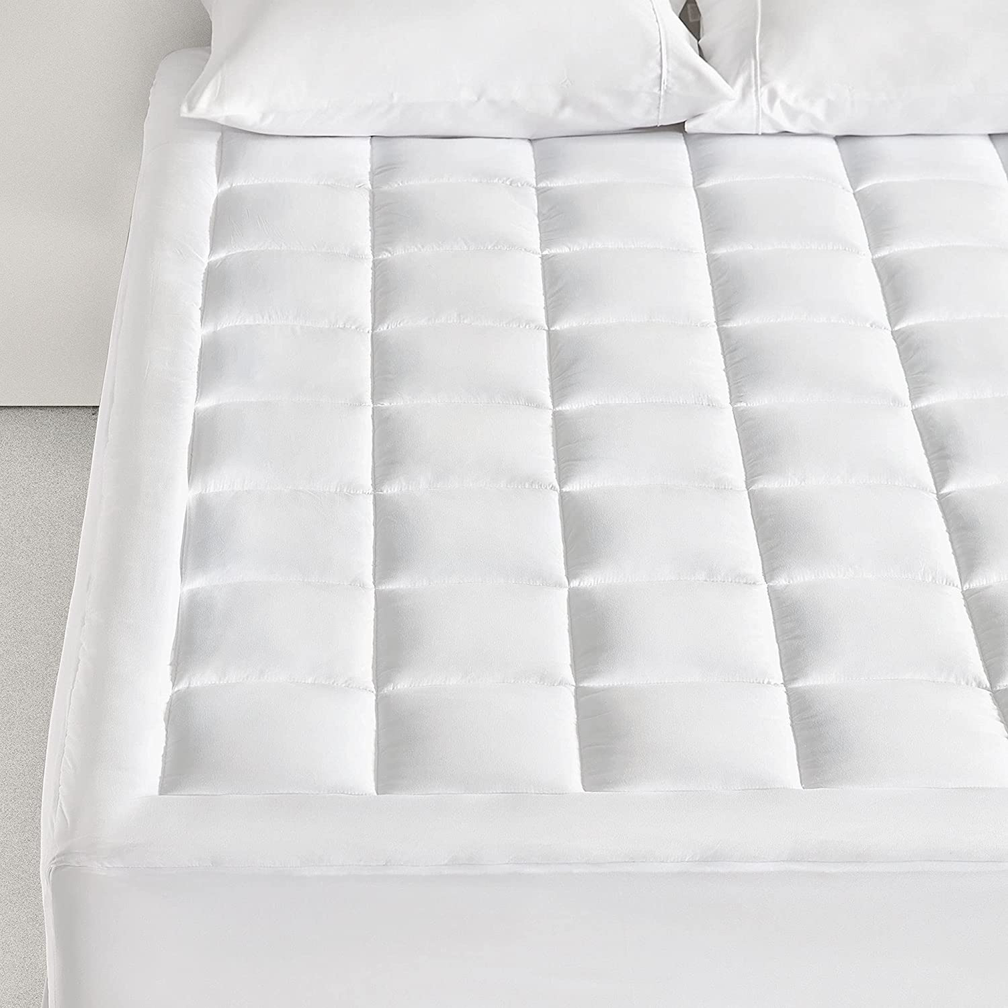 SONIVE Quilted Mattress Pad Soft Fluffy Pillow Top Mattress Cover Down Alternative Fill Topper Streches up to 21 Inches Deep Pocket (White, Twin)