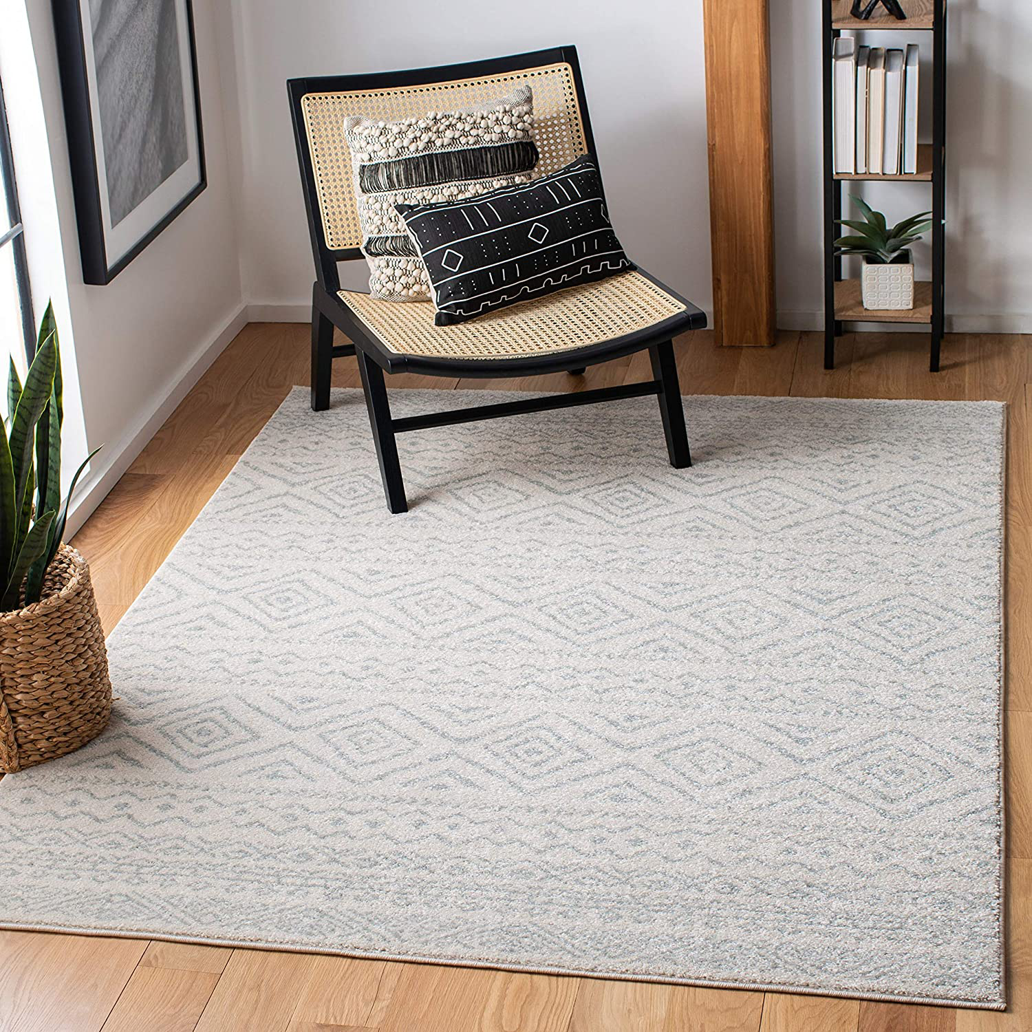 Safavieh Tulum Collection TUL267B Moroccan Boho Distressed Non-Shedding Living Room Bedroom Area Rug, 5' x 5' Square, Ivory / Light Grey