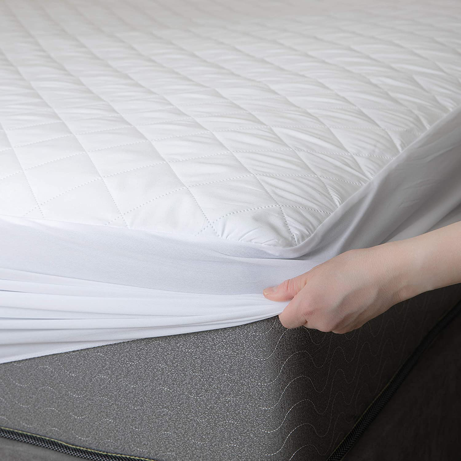Quilted Mattress Pad - The Quilted Fabric is Comfortable and Thick Enough to Get a Restful Night Sleep. The Plush Mattress Topper Will Also Help Protect Your Mattress from Stains. (Twin)