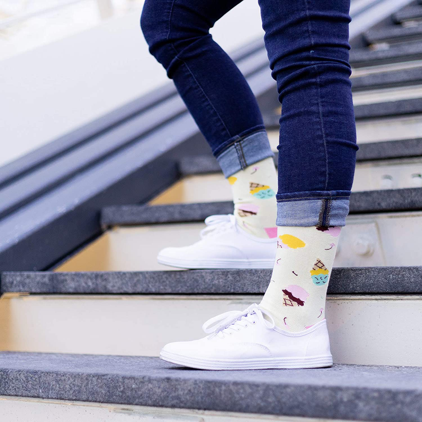If You Can Read This, Bring Me Some - Funny Food Socks Novelty Christmas Gift & Secret Santa Idea For Men and Women