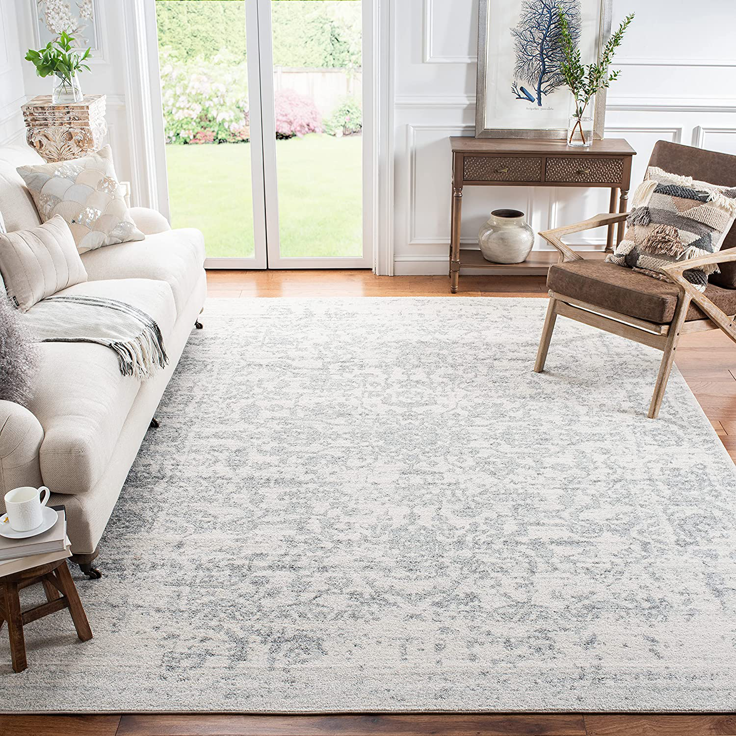 Safavieh Madison Collection MAD603D Oriental Snowflake Medallion Distressed Non-Shedding Stain Resistant Living Room Bedroom Area Rug, 4' x 4' Square, Cream / Navy