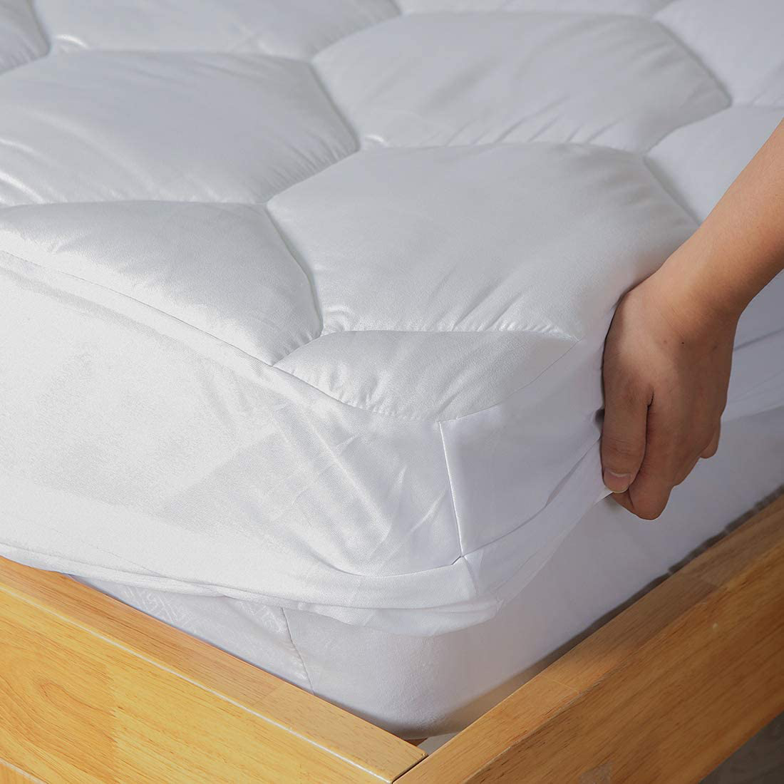 Twin Mattress Pad, 8-21" Deep Pocket Protector Ultra Soft Quilted Fitted Topper Cover Breathable Fit for Dorm Home Hotel -White