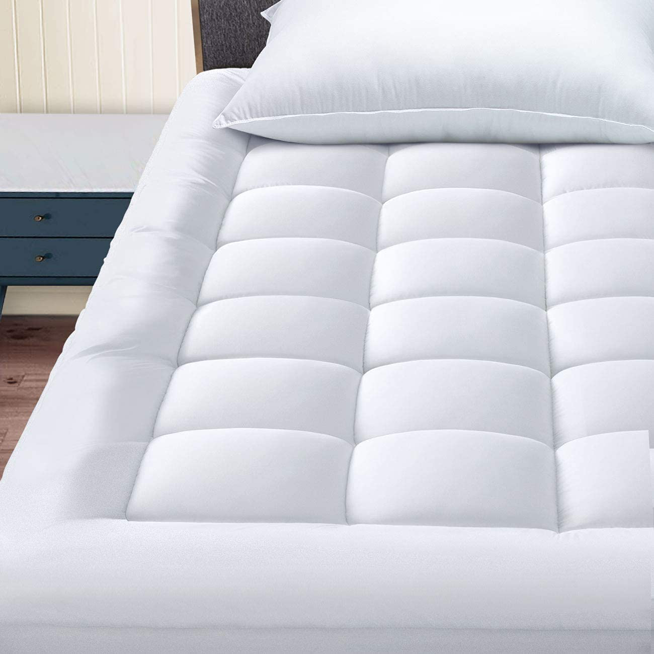 WOOBOBEE Mattress Pad Cover, Cooling Mattress Topper, Soft Qulited Fitted Pillowtop Mattress Protector Down Alternative Overfilled with 8-21 Inch Deep Pocket (White - Checkered, Full)