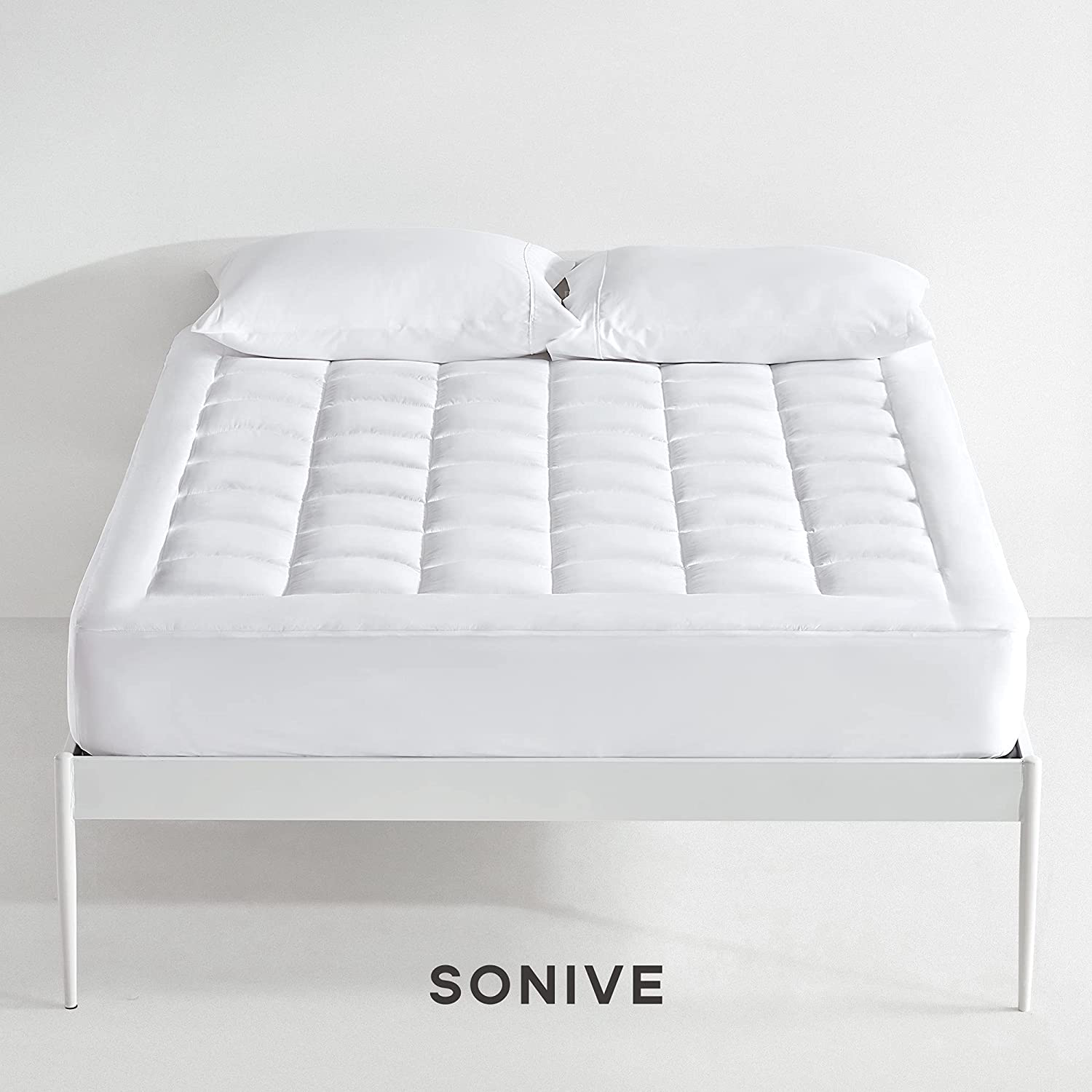 SONIVE Quilted Mattress Pad Soft Fluffy Pillow Top Mattress Cover Down Alternative Fill Topper Streches up to 21 Inches Deep Pocket (White, Cal King)