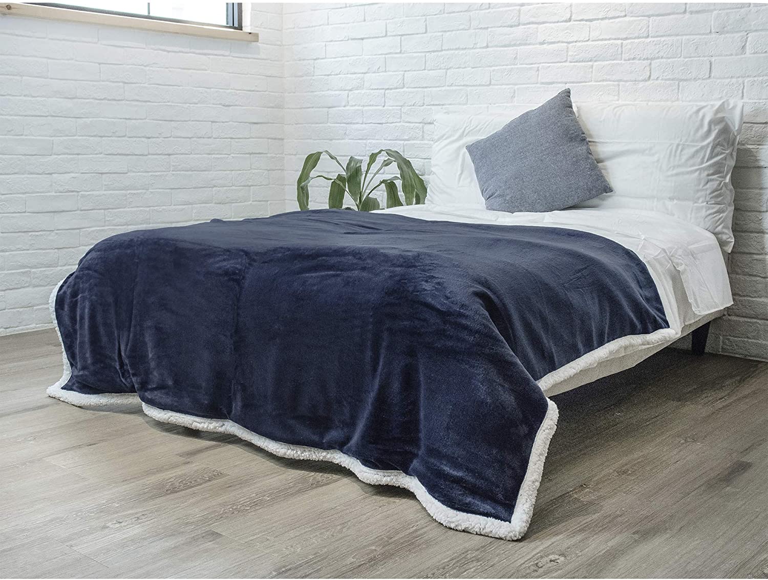 Twin Plush Sherpa Blanket